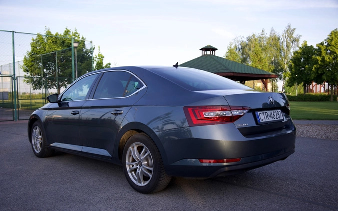 Skoda Superb cena 64500 przebieg: 109000, rok produkcji 2015 z Chełmża małe 172